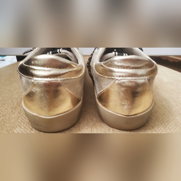 SZ 6 WOMENS SHU SHOP MIA GOLD STAR FASHION SNEAKER - Picture 6 of 9